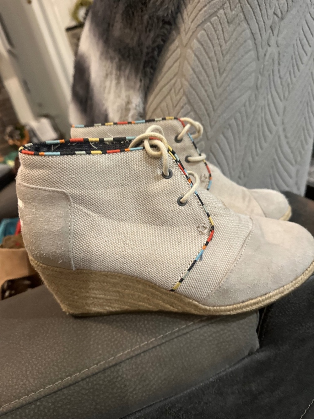 Women's Toms Wedge - Size 9M
